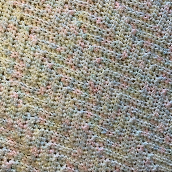 Baby Blanket Handmade Crochet Pastels Gender Neutral 40 x 40 - Picture 5 of 7